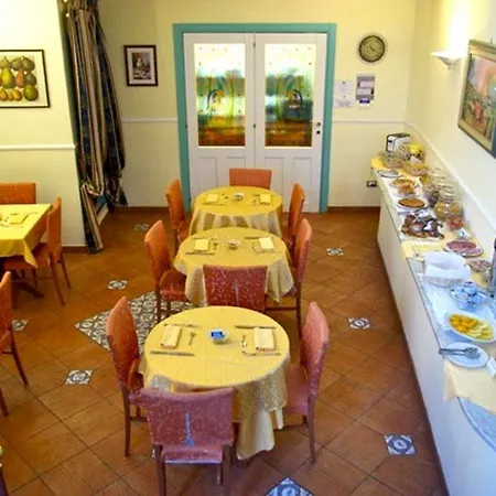 Mediterraneo فندق
